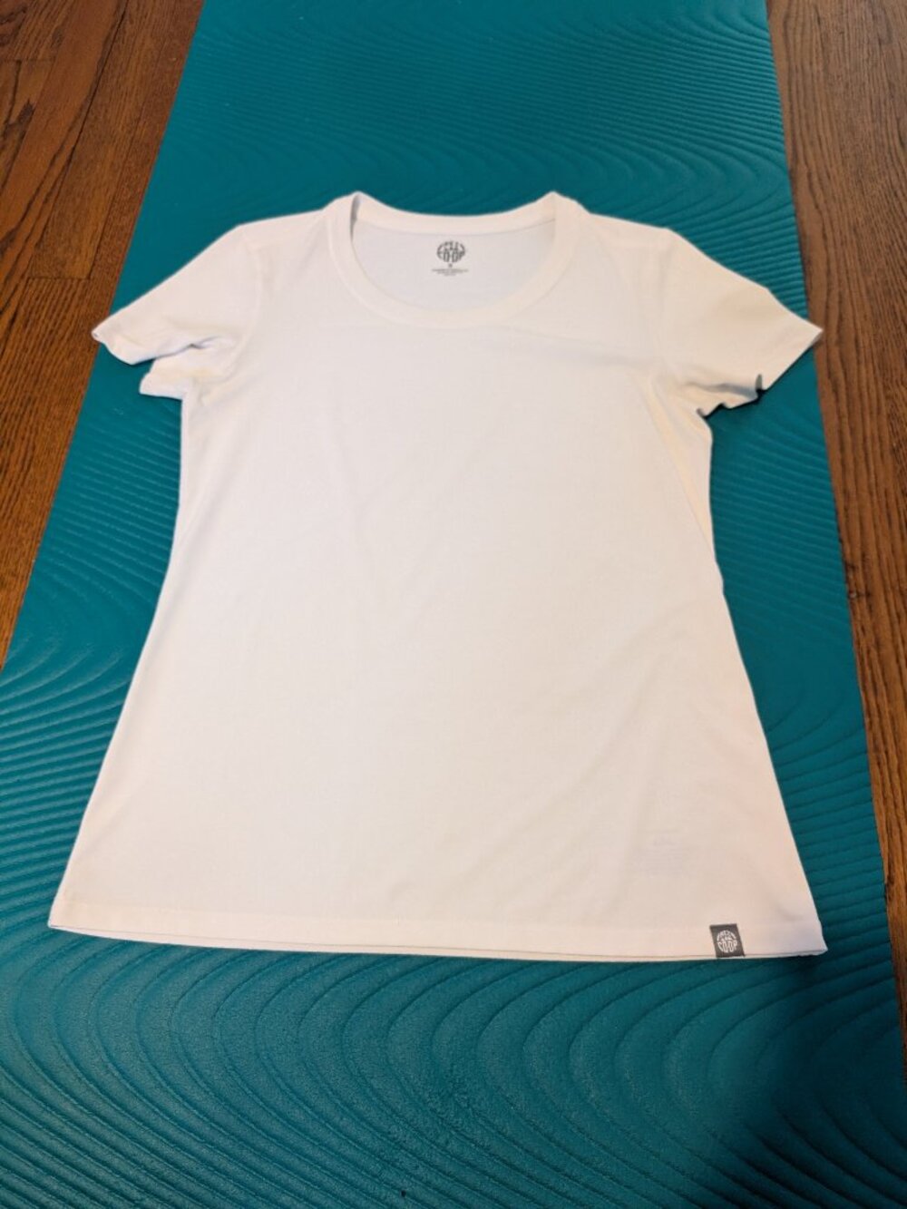 REI White Athletic Scoopneck T Shirt Small